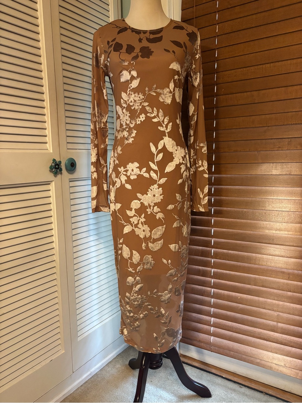 bebe Tan Floral Long Sleeve Midi Dress